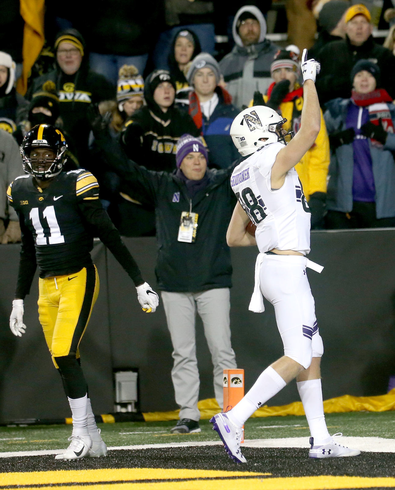 111018-Iowa-Football-022